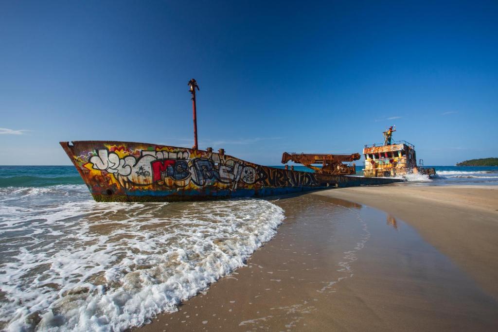 ship manzanillo sand boat