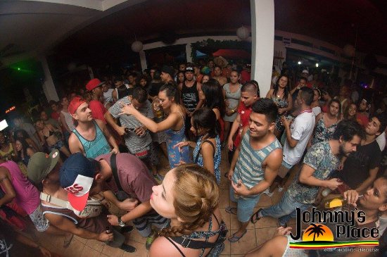 Experience Lively Bar Hopping